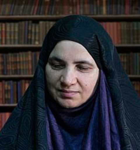 نادیا مفتونی